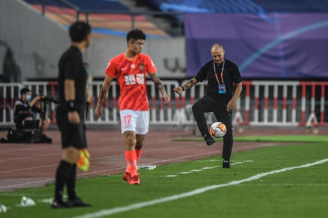 足球报：国足中场 杨明洋、塞尔吉尼奥是最大变数？
